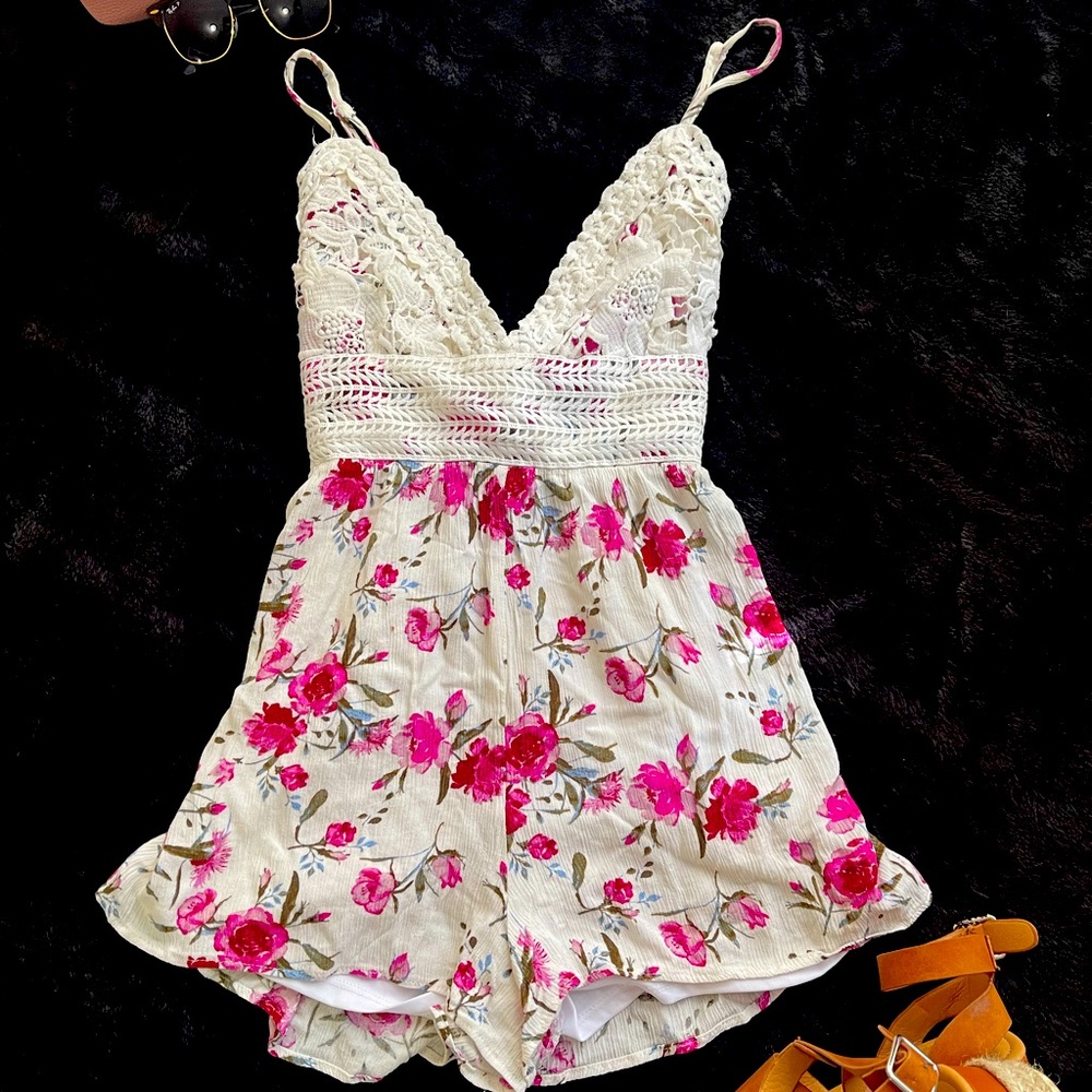 Tie back floral romper